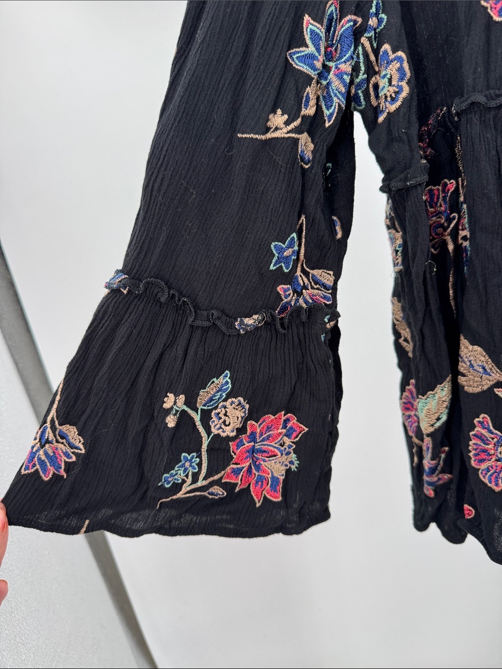 Karen Kane Black Embroidered V-Neck Peplum Top floral bell sleeve XL flowy boho - Picture 5 of 11